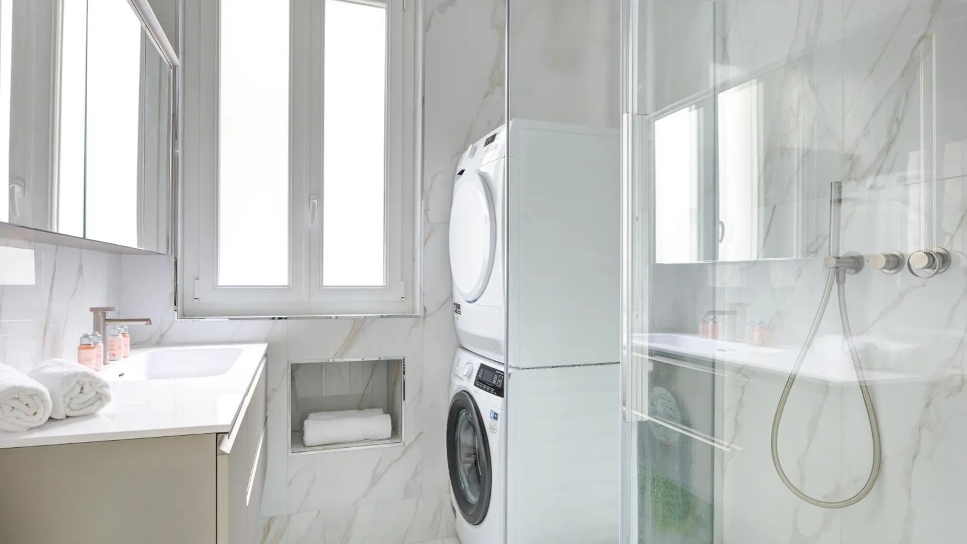 Parisian Elegance - Luxury In Daumesnil Apartment France