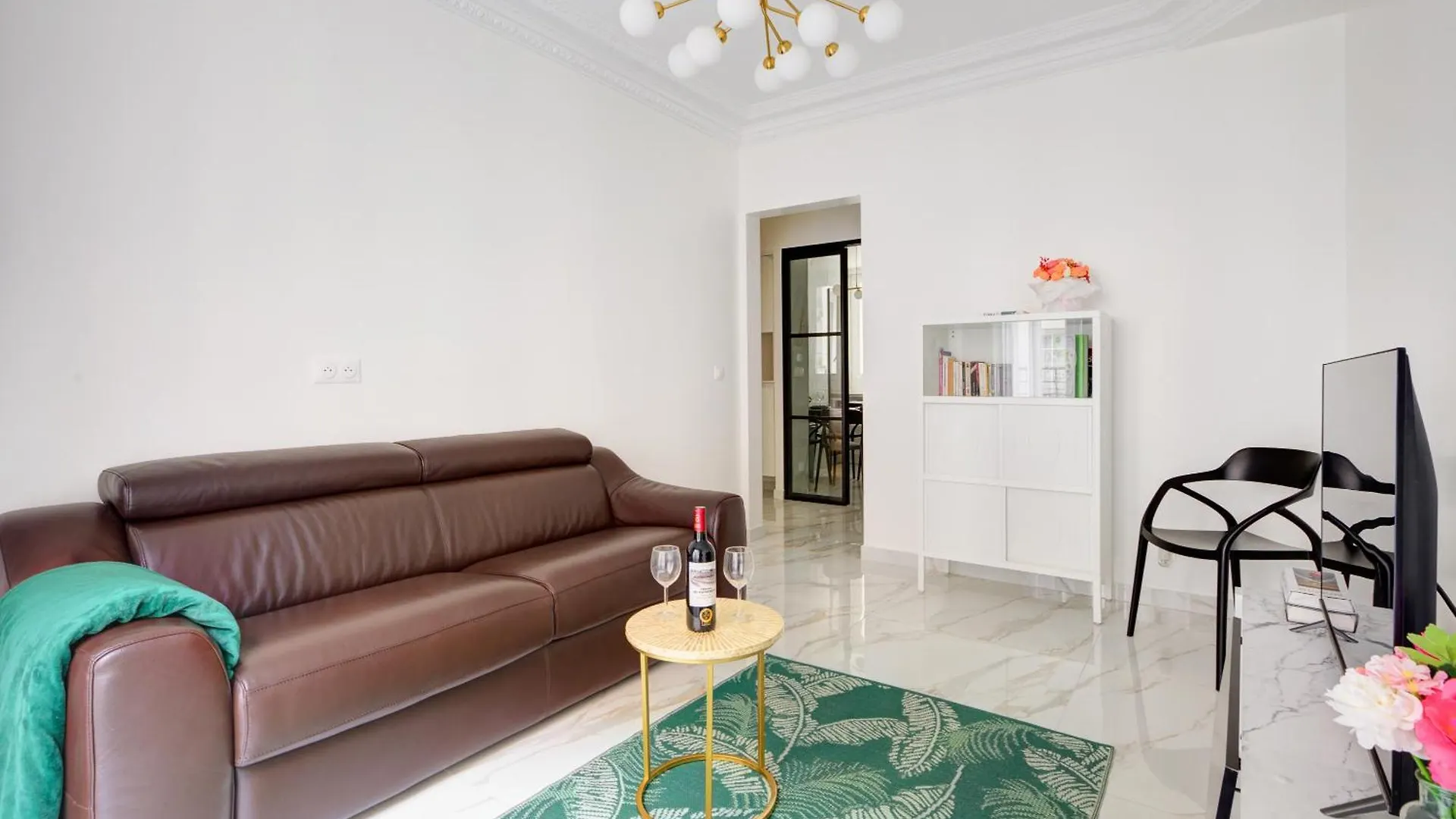 Parisian Elegance - Luxury In Daumesnil Apartment 0*, Paris France