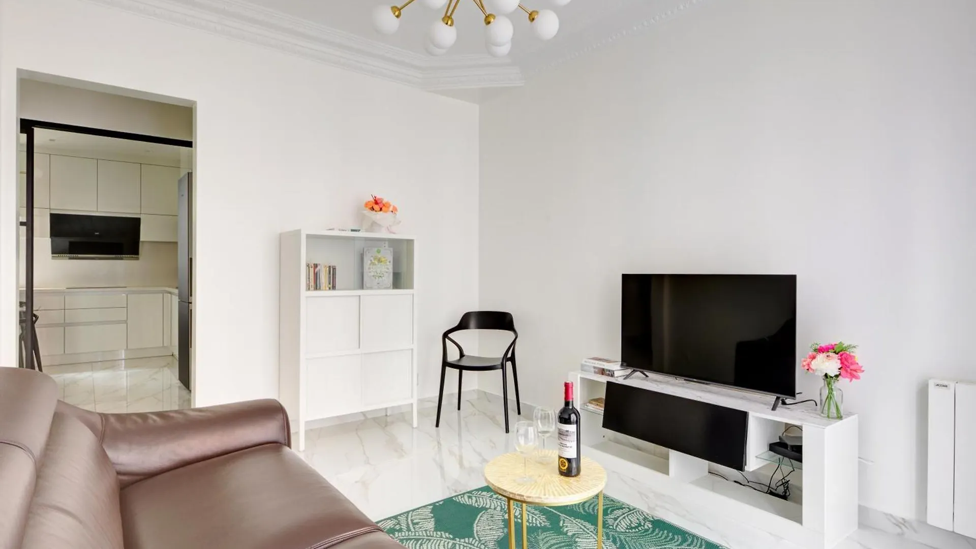 Parisian Elegance - Luxury In Daumesnil Apartment 0*, Paris
